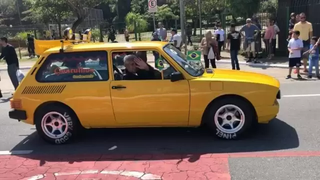 Brasília amarela na avenida