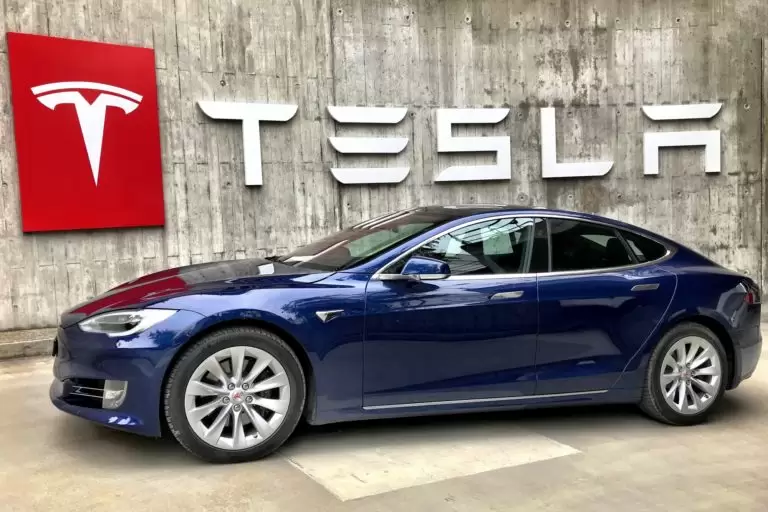 Tesla Azul
