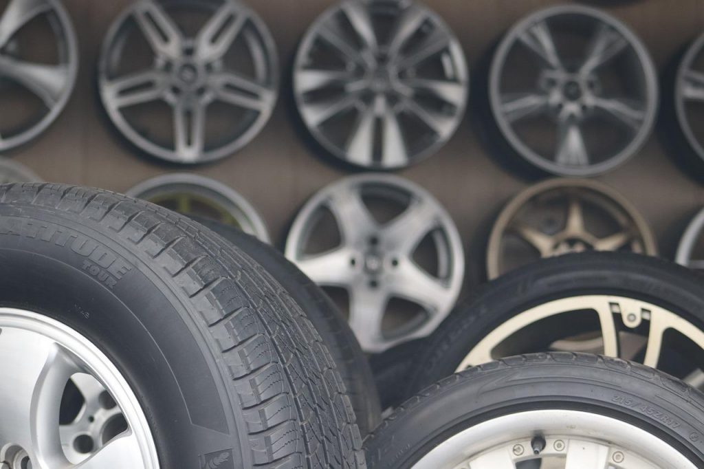 comprar pneu com desconto: pneus novos