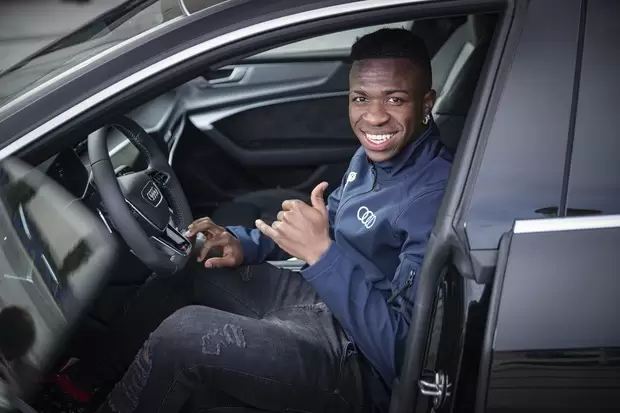 carros do Real Madrid: Vini Junior em seu novo BMW