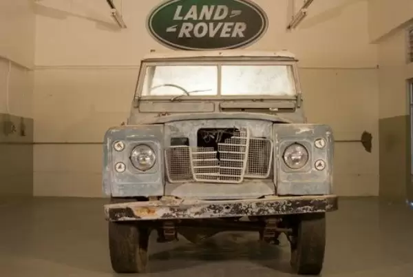 restauração da Land Rover Defender de Bob Marley