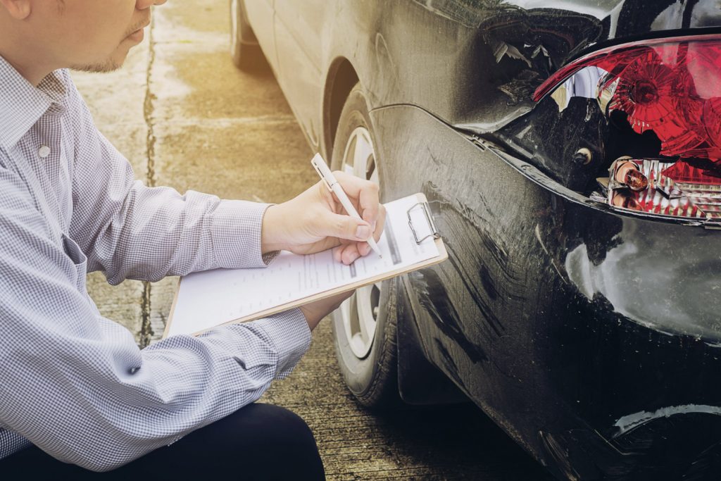 seguradora avaliado carro batido