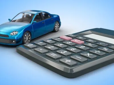 financiamento de veículos: calculadora e miniatura de carro