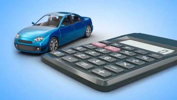 financiamento de veículos: calculadora e miniatura de carro